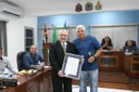 Entrega da Moção de Congratulações (Moç. 25/2019) a Loja Maçônica A.R.L.S Acílio Cândido Ventura. Presidente Renato Barreira (esq) e Ver. Mig Tallada. (<a class="download" href="https://www.ilhacomprida.sp.leg.br/institucional/fotos/03-12-19-homenagens-na-sessao-mocoes/homenagemmac_3dez19-04-redim.jpeg/at_download/image">Download</a>)