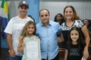 Moção de Congratulações a atleta Natália de Góes Gerena por seu destaque nacional no surfe brasileiro em virtude de seu talento e pelos resultados obtidos nos últimos 3 anos. Moção de Congratulações a atleta Natália de Góes Gerena por seu destaque nacional no surfe brasileiro em virtude de seu talento e pelos resultados obtidos nos últimos 3 anos. Ver. Roberto Frajola (centro), Natália (esq) e Familiares da Atleta. (<a class="download" href="https://www.ilhacomprida.sp.leg.br/institucional/fotos/03-12-19-homenagens-na-sessao-mocoes/surf_3dez19-03-redim.jpeg/at_download/image">Download</a>)