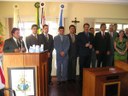 Diplomação pelo Juiz Eleitoral dos eleitos em 2004. (<a class="download" href="https://www.ilhacomprida.sp.leg.br/institucional/fotos/08-12-04-diplomacao-vereadores-e-prefeito/8-12-2004-11-27-46.jpg/at_download/image">Download</a>)