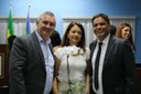 Sessão Solene em Homenagem ao Dia Internacional da Mulher 12/03/20. (Geraldino Jr., Pref. Municipal; Juliana 1a Dama e Vereador Fabiano Pereira, Pres. da CMIC). (<a class="download" href="https://www.ilhacomprida.sp.leg.br/institucional/fotos/12-03-20-dia-da-mulher-2020/dia_da_mulher_13mar2020_69-redim.jpeg/at_download/image">Download</a>)