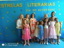 Manhã de autógrafos - Estrelas Literárias, realizado na escola Meu Recanto - 12/12/19. (<a class="download" href="https://www.ilhacomprida.sp.leg.br/institucional/fotos/12-12-19-manha-de-autografos-estrelas-literarias-2019/autografo_estliterarias_12dez19-14-redim.jpg/at_download/image">Download</a>)