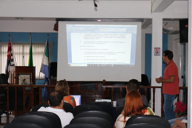 Prefeito, Vereadores e Engenheiros, discutindo sobre a regularização dos imóveis residenciais.