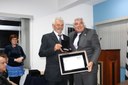 Homenagem prestada pelo Vereador Mig Tallada - Comenda dos Pioneiros (<a class="download" href="https://www.ilhacomprida.sp.leg.br/institucional/fotos/27-aniversario-da-cidade-2018/homenageados-as/img_0876-27niver_ilha.jpg/at_download/image">Download</a>)