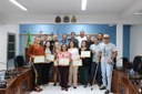 Moção de Congratulações em virtude do trabalho realizado pela equipe do projeto. (<a class="download" href="https://www.ilhacomprida.sp.leg.br/institucional/fotos/28-05-19-entrega-de-mocao-aos-funcionarios-do-proj-ilha-jovem/entrega-de-mocao-aos-funcionarios-do-projeto-ilha-jovem-28-05-19-30/at_download/image">Download</a>)