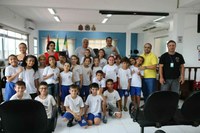 Alunos da Escola MEU RECANTO visitam a Câmara Municipal de Ilha Comprida.