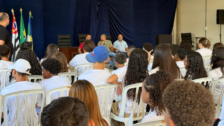 Câmara Municipal de Ilha Comprida promove imersão cívica para jovens em "Projeto Encontro com Legislativo".