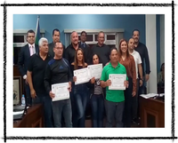 Funcionários da Equipe da Limpeza Urbana de Ilha Comprida recebem homenagem da Câmara Municipal.